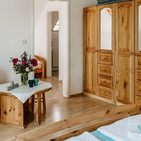 招待所 Kek Vendeghaz Family