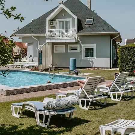 Kek Vendeghaz Family Гостевой дом Денешдиаш