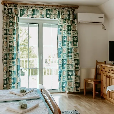 Гостевой дом Kek Vendeghaz Family 3*