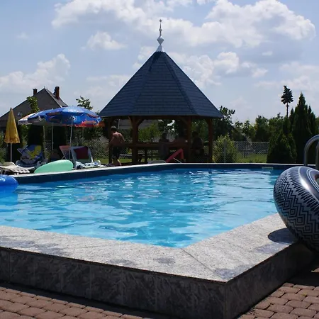 招待所 Kek Vendeghaz Family 根尼斯迪亚斯