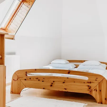 Kek Vendeghaz Family 招待所 3*