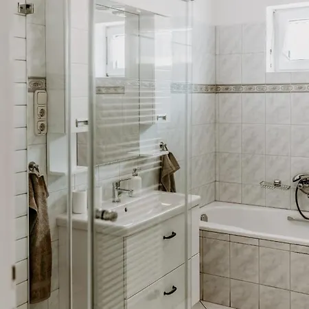 Kek Vendeghaz Family 招待所 3*