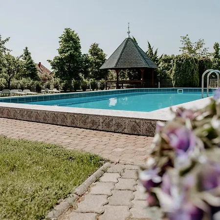 Kek Vendeghaz Family Гостевой дом Денешдиаш