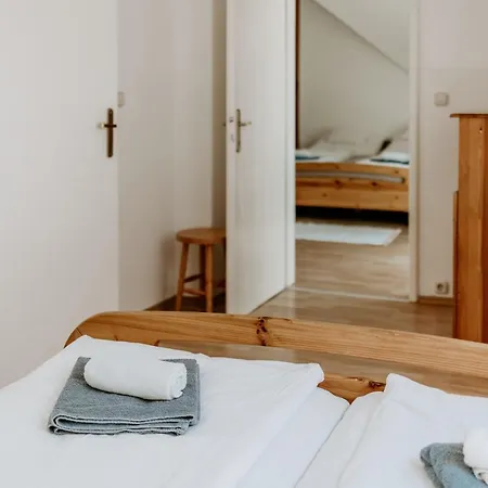 Kek Vendeghaz Family 3*