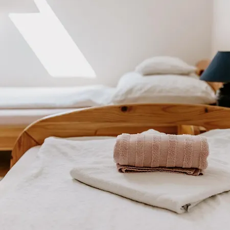 Kek Vendeghaz Family 招待所 3*