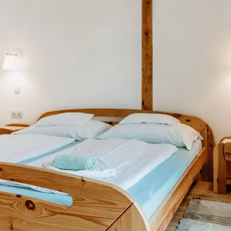 Kek Vendeghaz Family 根尼斯迪亚斯