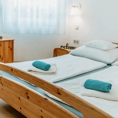 Kek Vendeghaz Family 招待所 3*