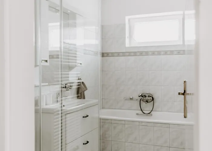 Kek Vendeghaz Family