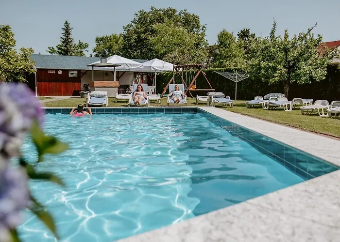 Penzion Kek Vendeghaz Family Gyenesdiás