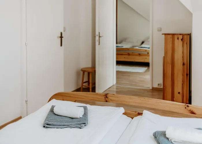 Kek Vendeghaz Family 3*